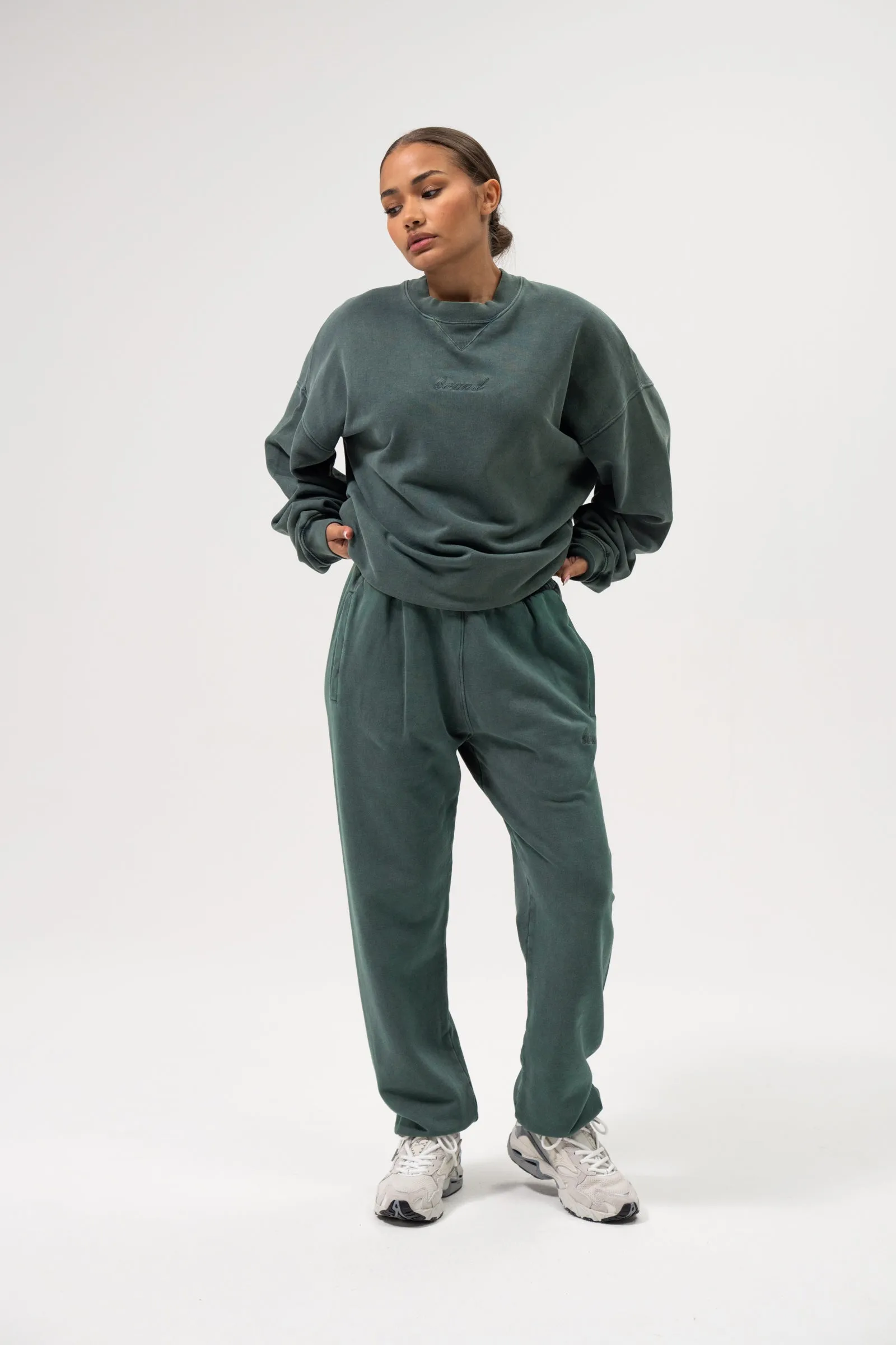 SUSTAIN WASHED GREEN SWEATER & JOGGERS SET